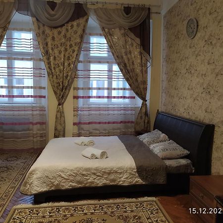Apartment On Rynok Square Lwów Zewnętrze zdjęcie